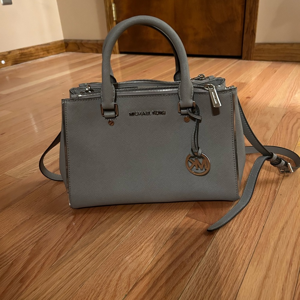 Michael Kors, gray purse